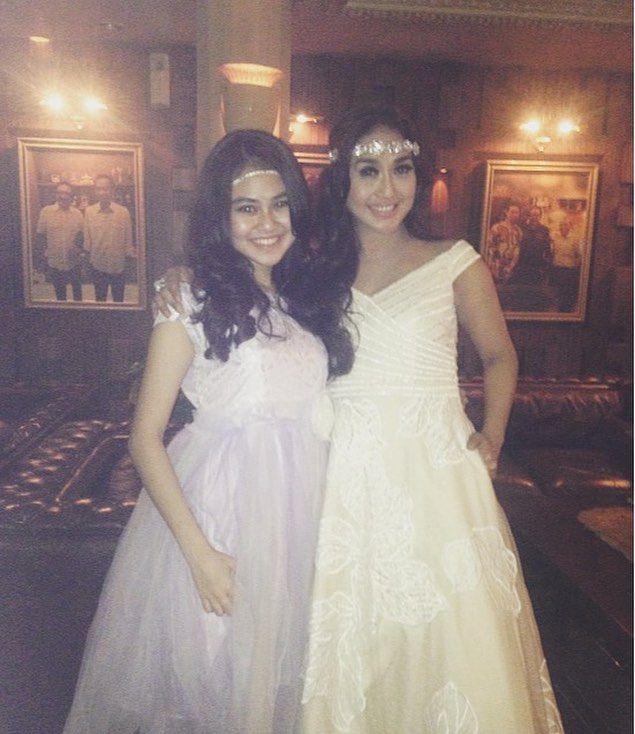 Bak ibu dan anak, begini 11 potret kebersamaan Paramitha Rusady dan Indrayani sang ponakan