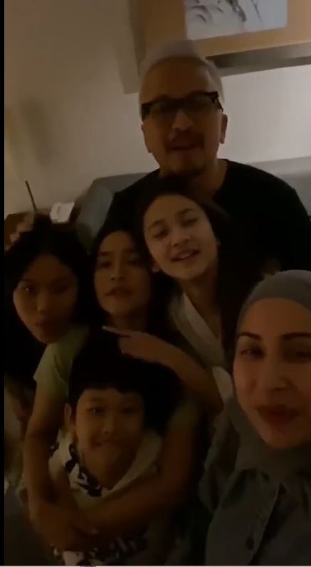 Jarang tersorot, begini 7 potret kebersamaan Deswita Maharani dan janda Ferry Maryadi