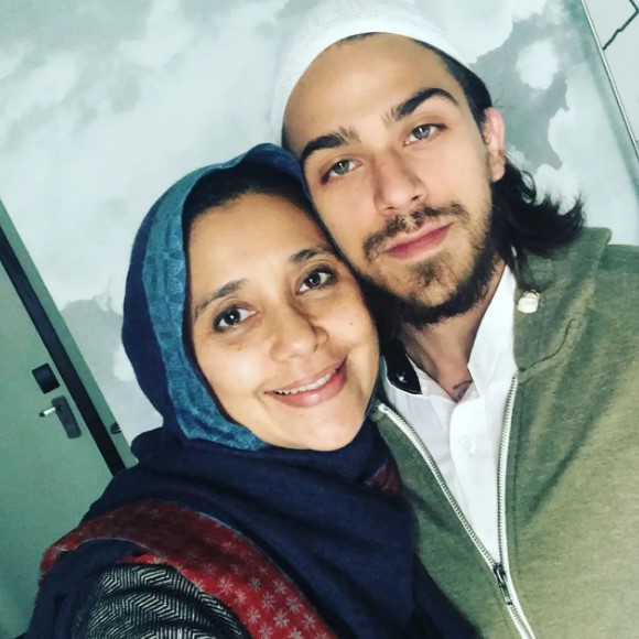 Kerap dikira sejoli karena usia 50 tahun tapi bak ABG, 9 potret kebersamaan 9 seleb bareng putranya