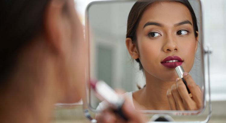 10 Rekomendasi lipstik matte yang tahan lama untuk semua warna kulit, nggak perlu ribet retouch