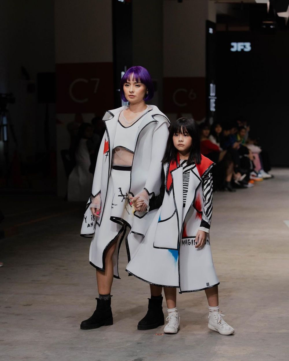 Potret kebersamaan 7 seleb dan putrinya layaknya sobat karib, masih belia punya gaya stylish