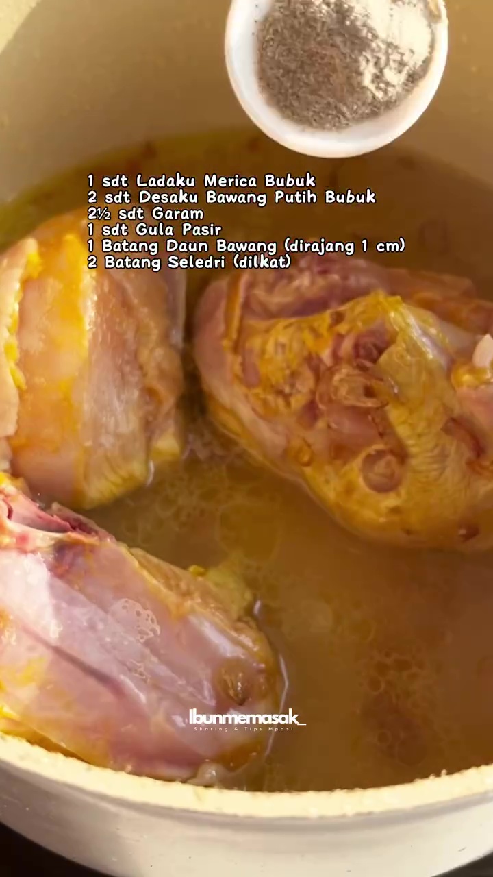 Ingin ayam bebas bau amis tanpa direndam cuka? Marinasi dengan 1 rempah dapur ini biar makin sedap