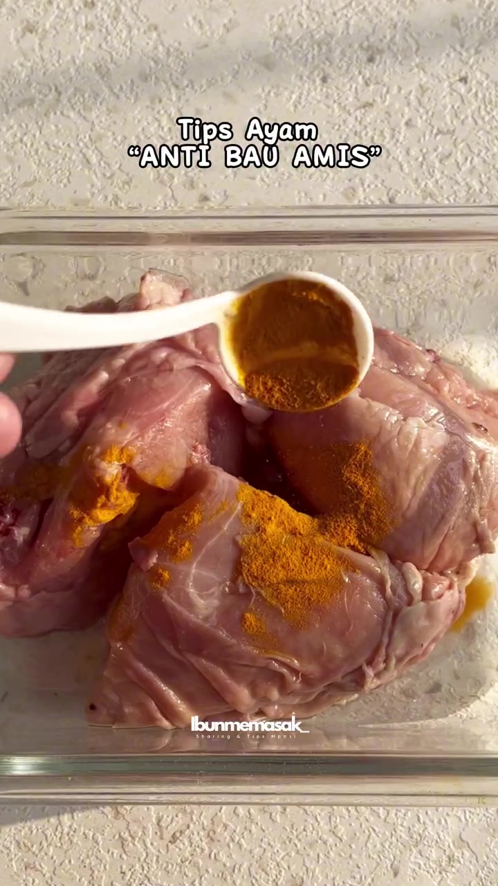 Ingin ayam bebas bau amis tanpa direndam cuka? Marinasi dengan 1 rempah dapur ini biar makin sedap