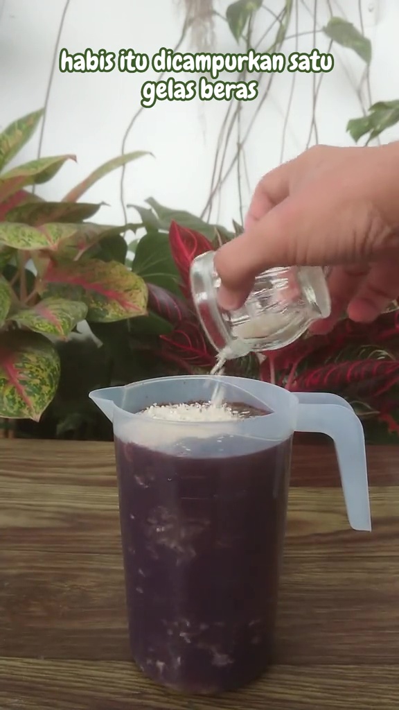 Tak banyak yang tahu, ternyata 2 bahan dapur ini bisa bantu bikin tanaman kering tumbuh subur lagi
