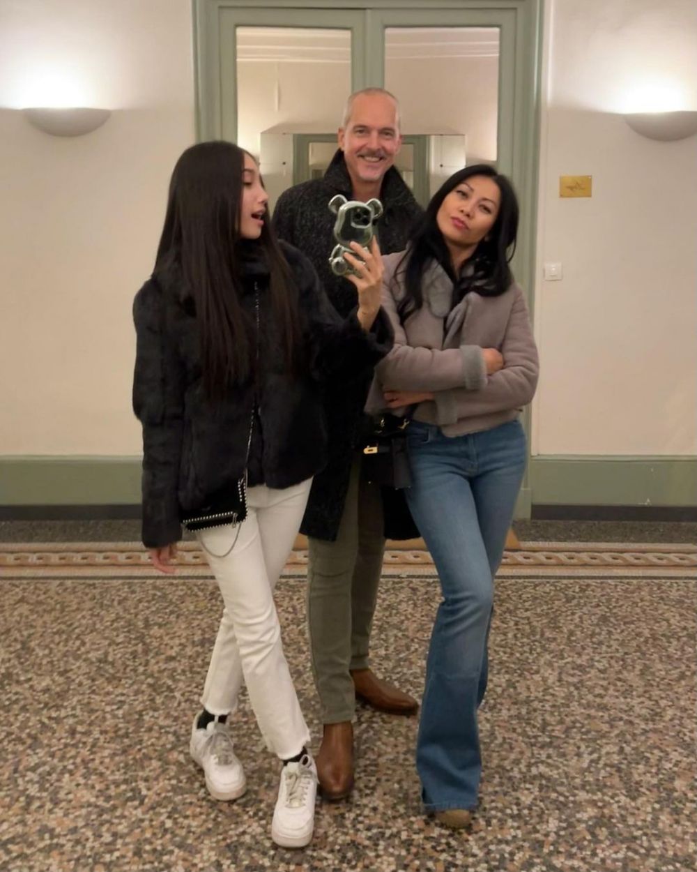 Gadis majalah TomTom jadi penyanyi internasional ternyata ibu satu anak, 9 momennya bareng sang putri