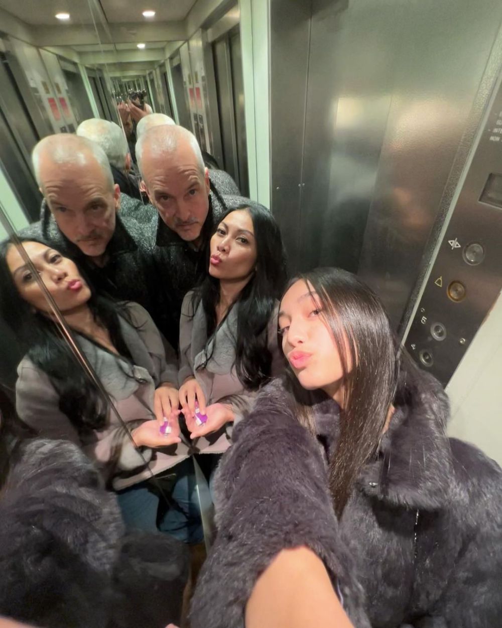 Gadis majalah TomTom jadi penyanyi internasional ternyata ibu satu anak, 9 momennya bareng sang putri