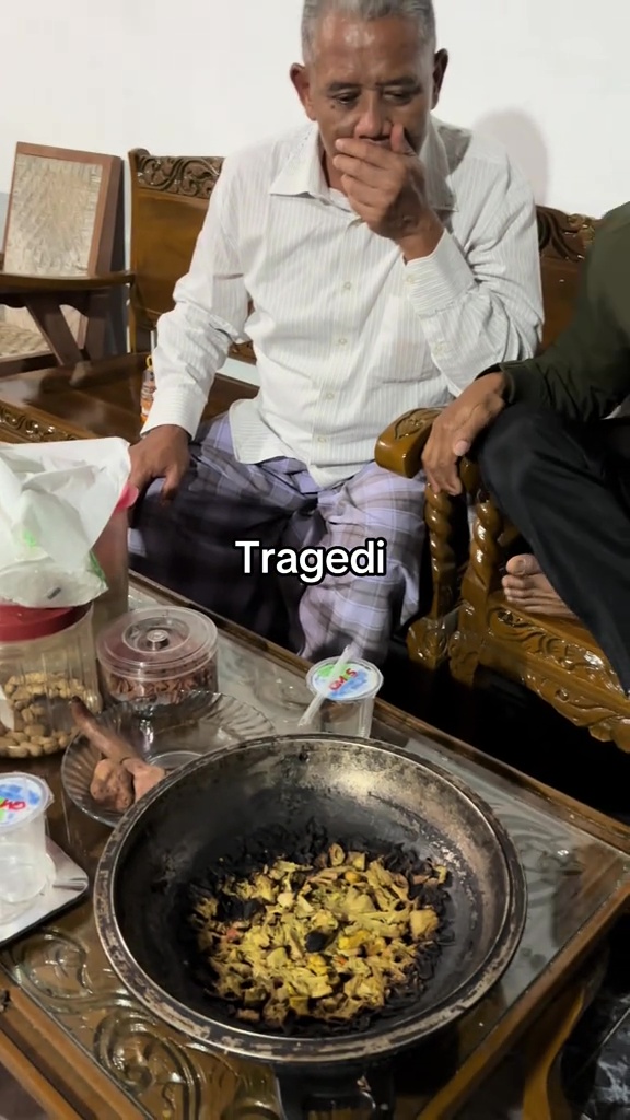 Momen apes bapak-bapak lupa hangatkan sayur nangka malah ditinggal ke musala, gosong tak tertolong