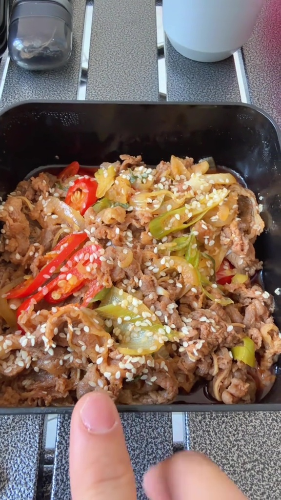 Momen manis Kenny Austin perlihatkan 'masakan bini gue' MBG ala Amanda Manopo, menunya bikin ngiler