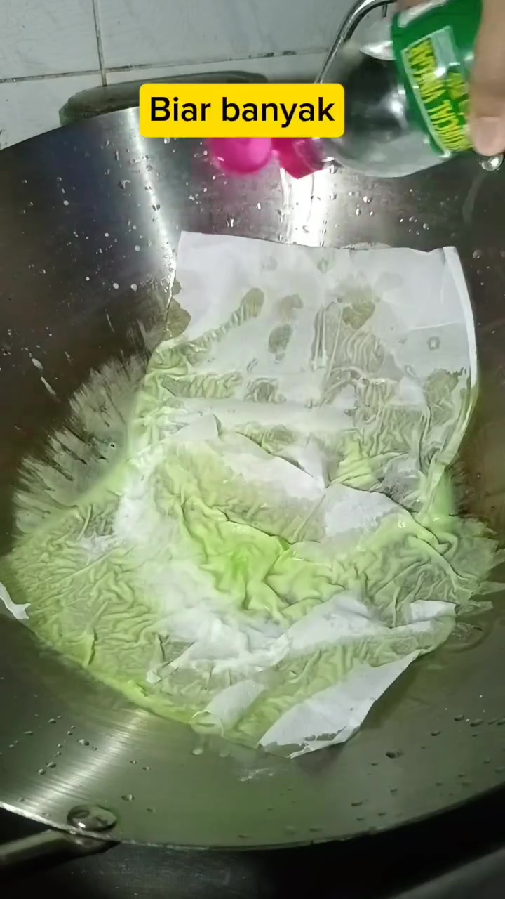 Kuali jadul di dapur sudah hitam berkerak? Ini cara mengembalikan kilaunya tanpa disikat kuat