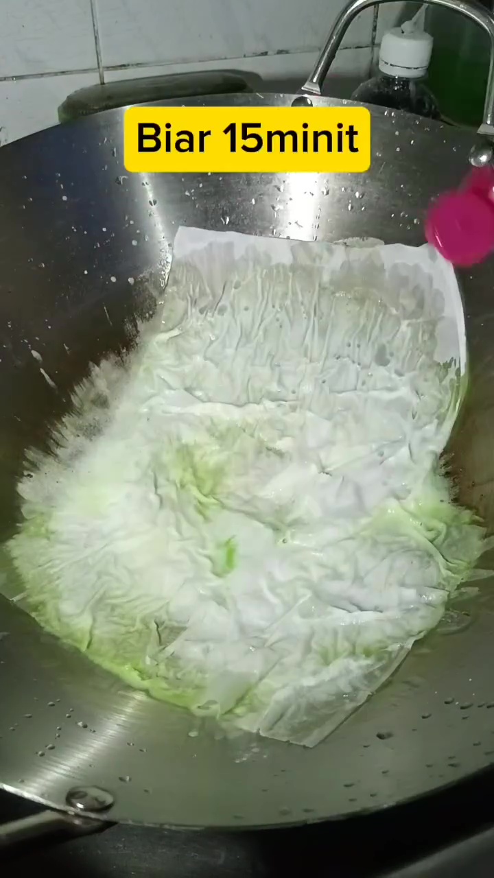 Kuali jadul di dapur sudah hitam berkerak? Ini cara mengembalikan kilaunya tanpa disikat kuat