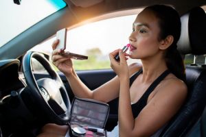 10 Rekomendasi makeup travel friendly, produk multifungsi yang ringkas dan nggak ribet