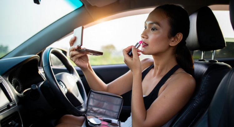 10 Rekomendasi makeup travel friendly, produk multifungsi yang ringkas dan nggak ribet