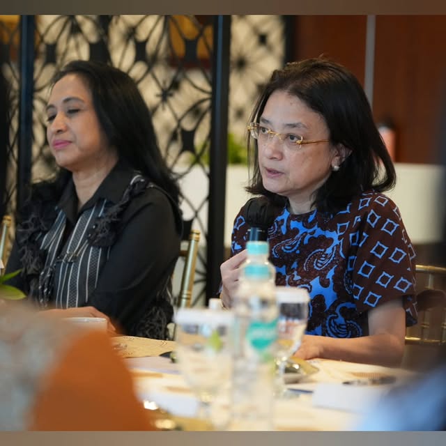 7 Potret Ida Yulidina istri Menkeu Purbaya di acara ramah tamah, gaya sederhana tanpa makeup dipuji