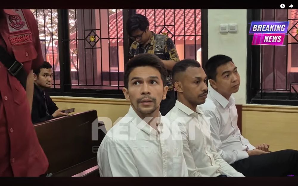 7 Potret Jonathan Frizzy hadiri sidang vonis kasus vape ini bikin pangling, brewokan dan badan kurus