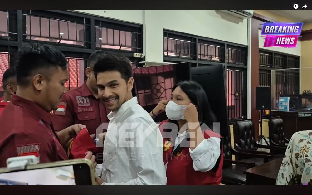 7 Potret Jonathan Frizzy hadiri sidang vonis kasus vape ini bikin pangling, brewokan dan badan kurus