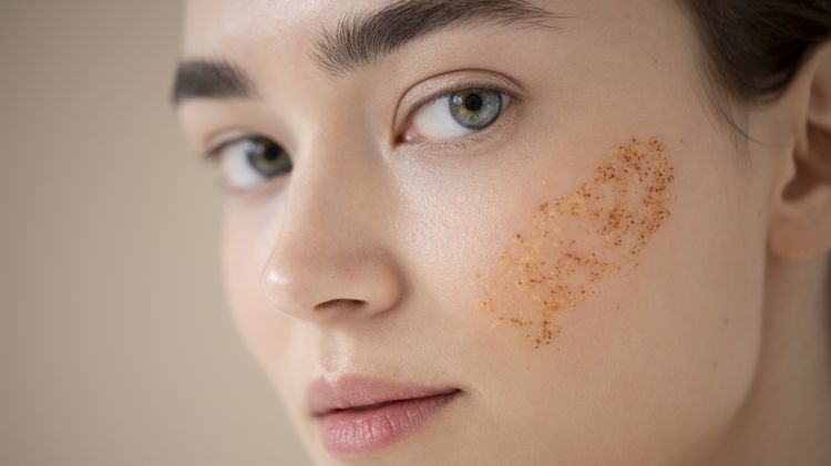 10 Skincare kulit berminyak dan sensitif harga di bawah Rp 200 ribu