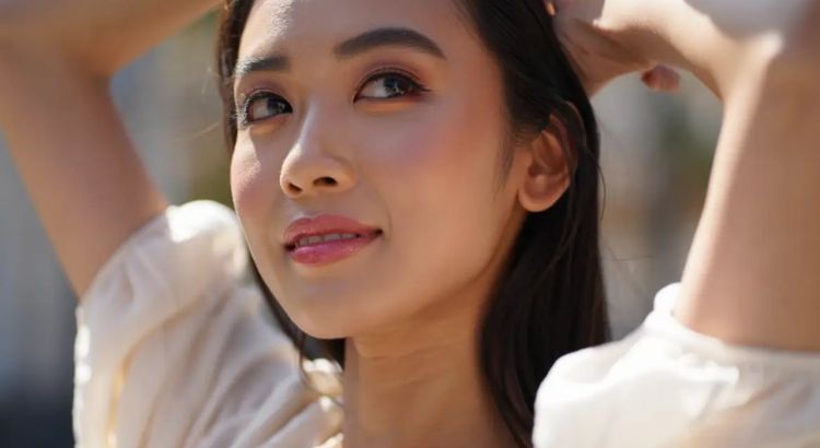 10 Rekomendasi produk makeup yang ramah di kulit tropis, bikin fresh seharian tahan panas dan keringat
