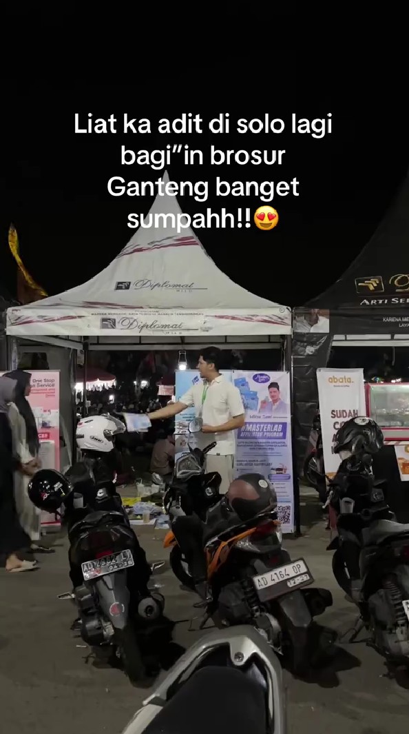 Aditya Zoni banting setir jualan online, tak malu bagi brosur di pinggir jalan, ini 7 potretnya