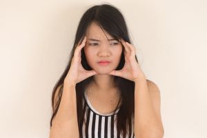 10 Skincare serum untuk kulit sensitif, wajah sehat dan bebas iritasi harga di bawah Rp 150 ribu