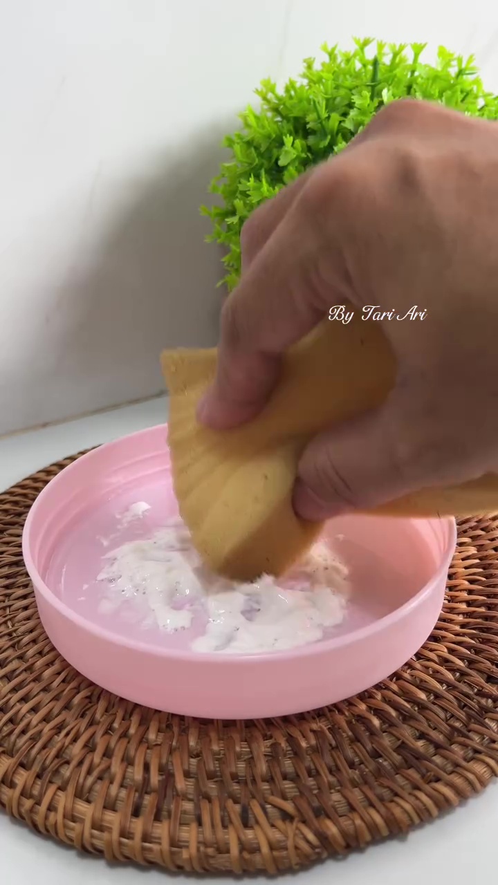 Debu bikin tembok putih jadi kusam? Cukup atasi dengan 1 bahan dapur ini biar bersih tanpa dicat ulang