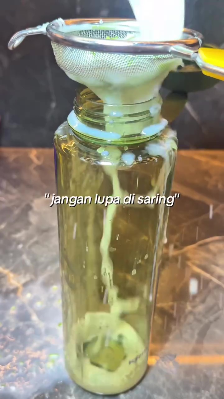 Wajib coba! Racikan 2 bahan dapur ini bisa bikin kloset yang bau got langsung wangi permanen