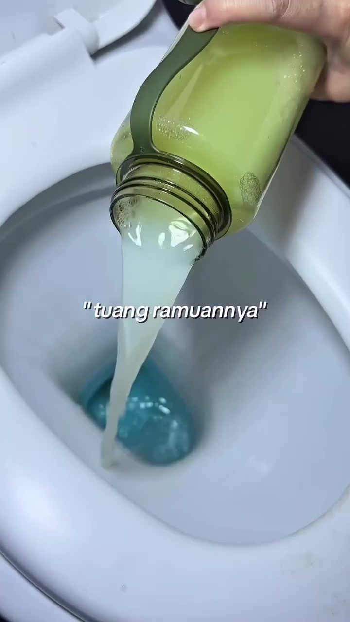 Wajib coba! Racikan 2 bahan dapur ini bisa bikin kloset yang bau got langsung wangi permanen