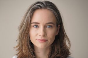 Ternyata bukan pakai semir, begini trik menghilangkan rambut beruban jadi hitam andalkan 1 bumbu dapur