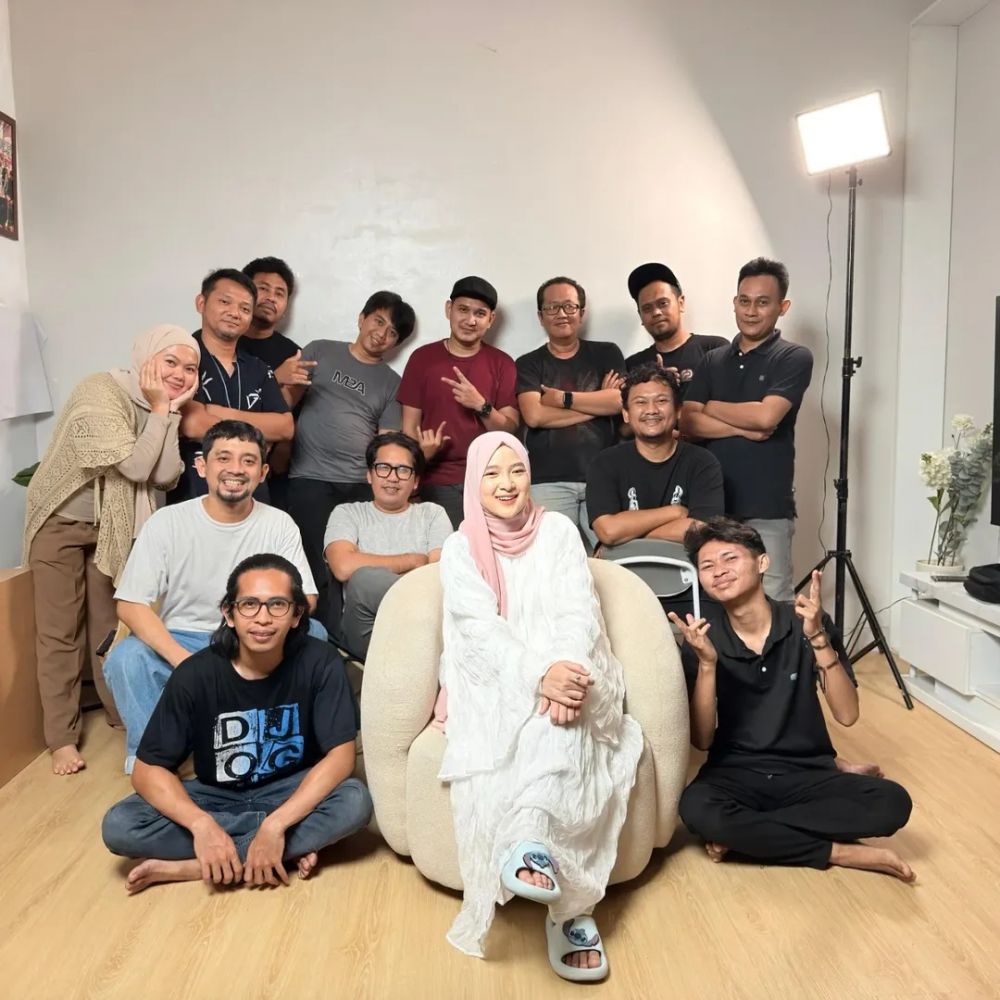 9 Potret terbaru Nissa Sabyan tampil percaya diri dengan perut buncit, kehamilan tuai sorotan