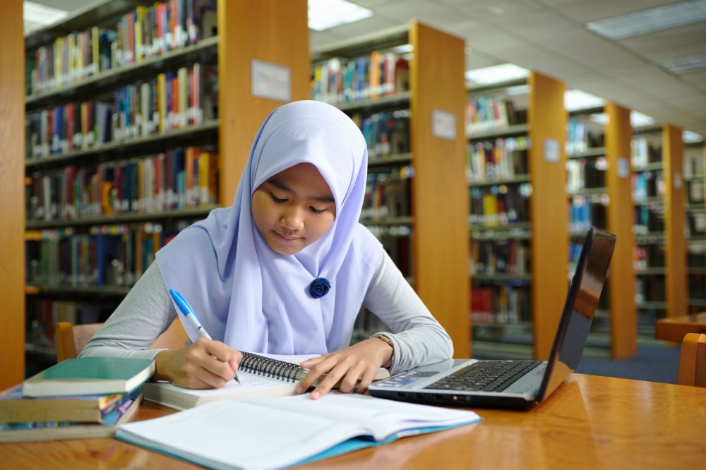 Contoh teks esai bahasa Indonesia terbaik untuk pelajar dan mahasiswa