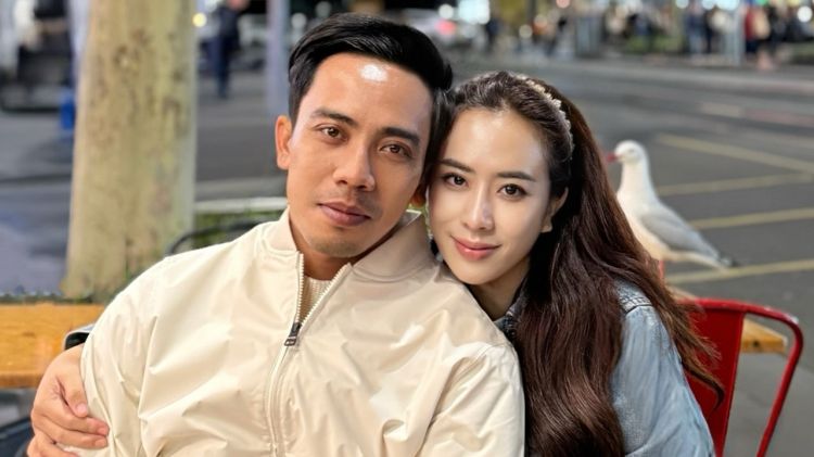 Romantis dan sukses bareng, intip 11 potret Maharani Kemala dan Dewa Gede dari pacaran hingga kini