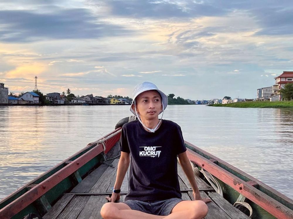 Pemeran si Ceking di Ronaldowati ini kini alih profesi sebagai DJ, intip 11 transformasinya