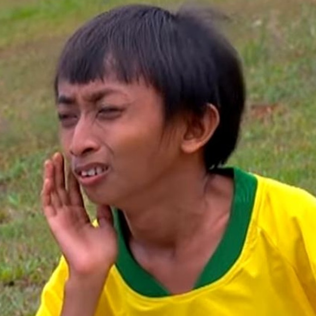 Pemeran si Ceking di Ronaldowati ini kini alih profesi sebagai DJ, intip 11 transformasinya