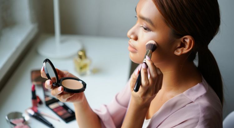 10 Rekomendasi produk bedak powder yang bikin wajah cerah dan blurred finish