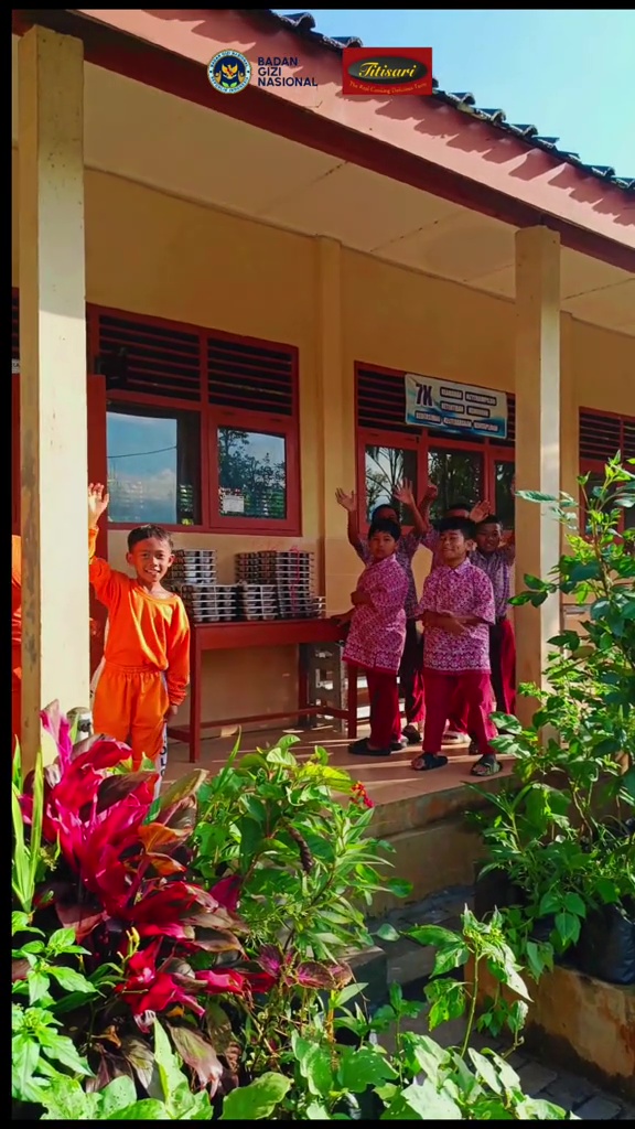 Perjuangan sopir SPPG di Kulon Progo ini bikin haru, lewati jalan terjal dengan motor demi antar MBG