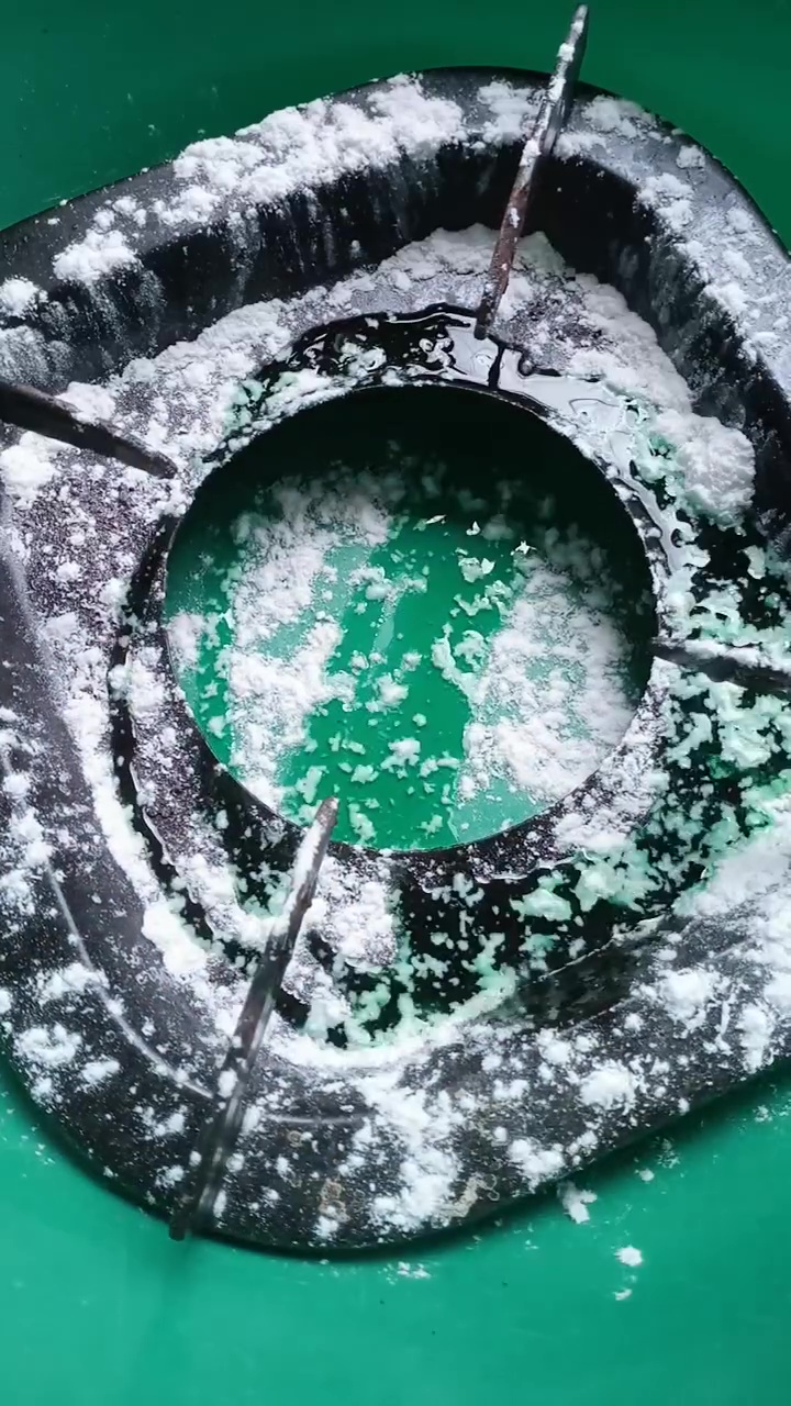 Ingin punya tatakan kompor awet bertahun-tahun? Rutin rendam dalam cairan ini biar selalu bersih