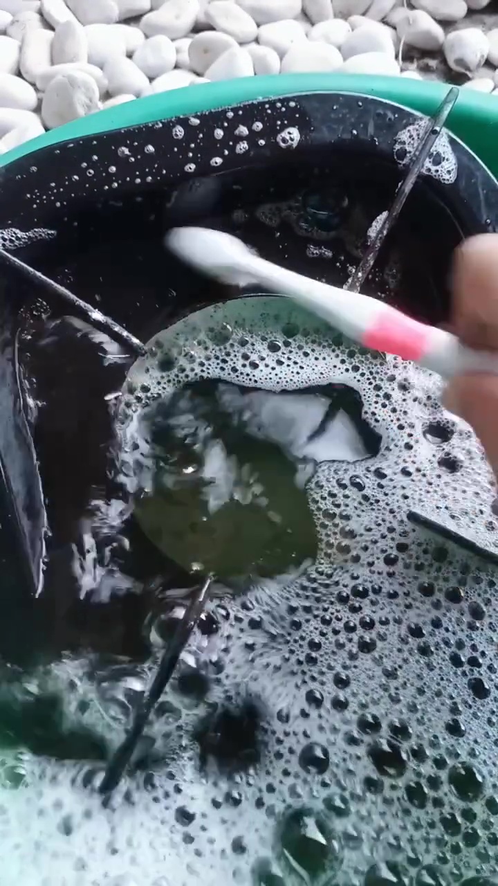 Ingin punya tatakan kompor awet bertahun-tahun? Rutin rendam dalam cairan ini biar selalu bersih