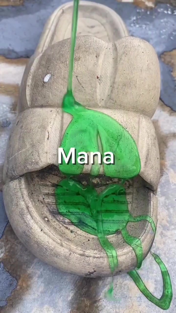 Punya sandal karet dekil berkerak? Coba atasi pakai 1 bahan dapur ini biar bersih lagi seperti baru