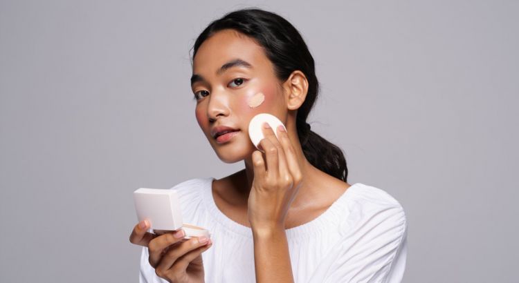 7 Rekomendasi produk cushion lokal untuk kulit sawo matang, bikin wajah glowing tanpa abu-abu