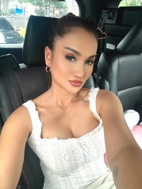 7 Potret terbaru Tengku Dewi Putri pamer hasil operasi estetika tubuh, kini lebih percaya diri