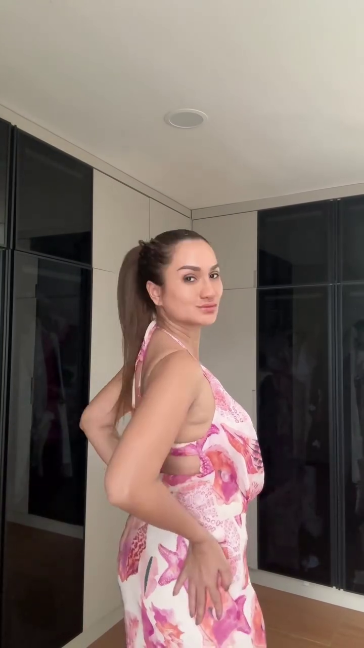 7 Potret terbaru Tengku Dewi Putri pamer hasil operasi estetika tubuh, kini lebih percaya diri