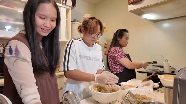 7 Potret Uma Mega rayakan 7 bulanan di Jepang, lestarikan tradisi Jawa dengan nasi berkat