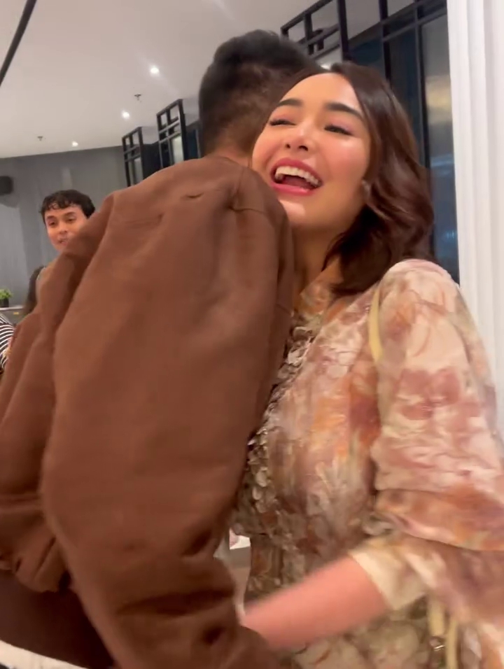 Momen Amanda Manopo dan Kevin Hillers bertemu, berasa reunian Ikatan Cinta bikin netizen bernostalgia