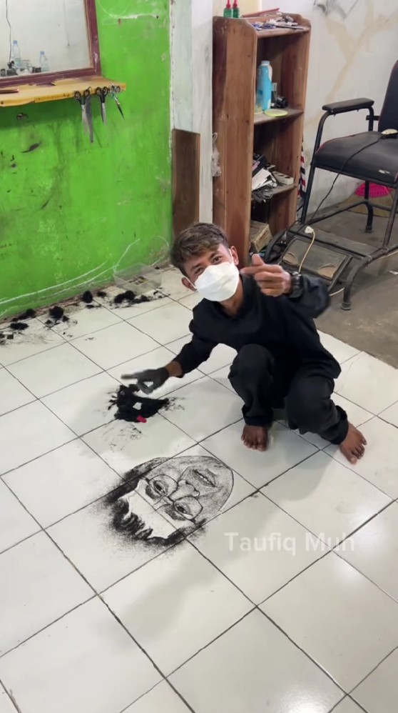 Viral tukang cukur bikin wajah Purbaya dari sisa potongan rambut, 9 potretnya ini sampai dipuji Menkeu