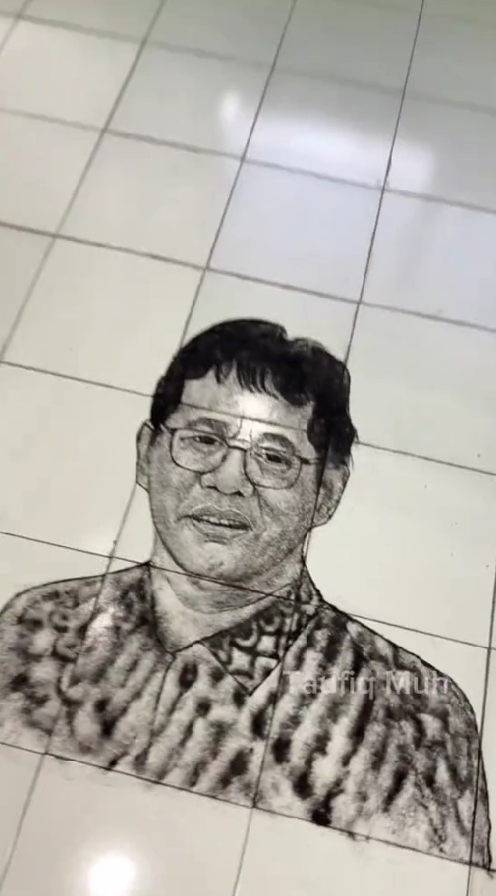 Viral tukang cukur bikin wajah Purbaya dari sisa potongan rambut, 9 potretnya ini sampai dipuji Menkeu