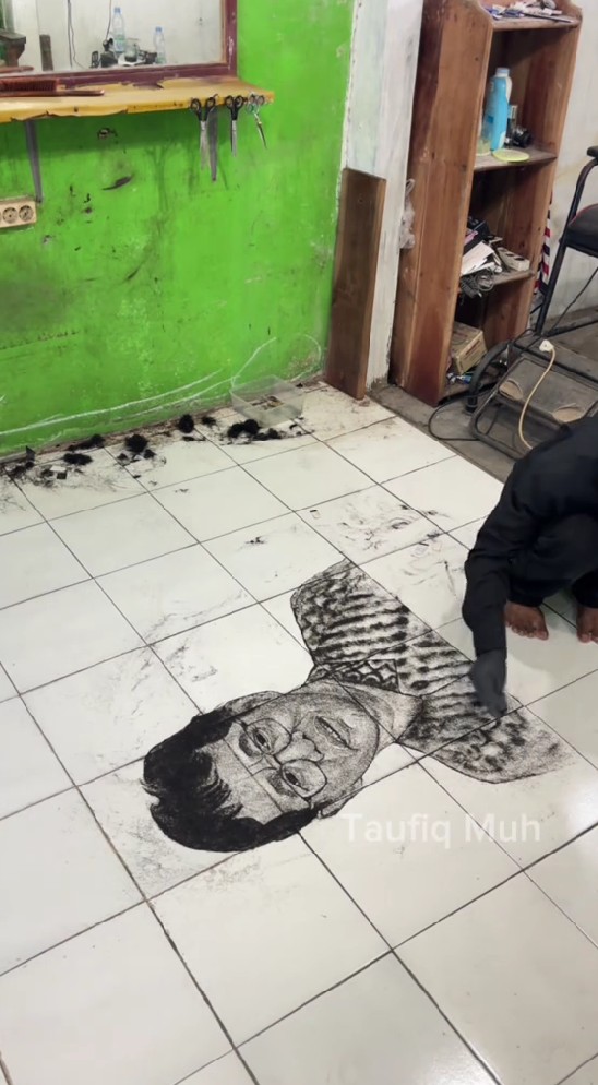 Viral tukang cukur bikin wajah Purbaya dari sisa potongan rambut, 9 potretnya ini sampai dipuji Menkeu