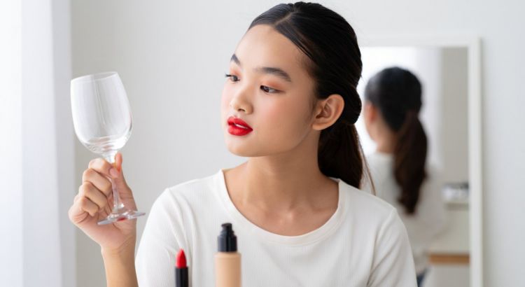 Capek retouch terus? Ini rekomendasi 8 lipstik yang dijamin awet dari pagi sampai malam