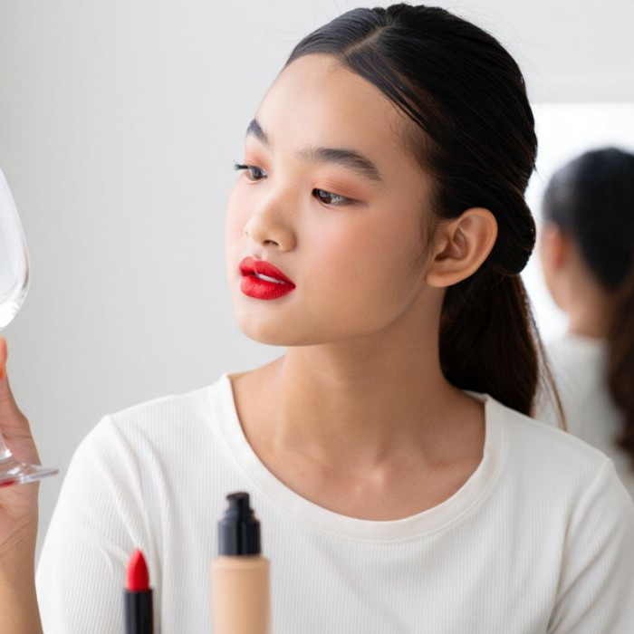 Capek retouch terus? Ini rekomendasi 8 lipstik yang dijamin awet dari pagi sampai malam