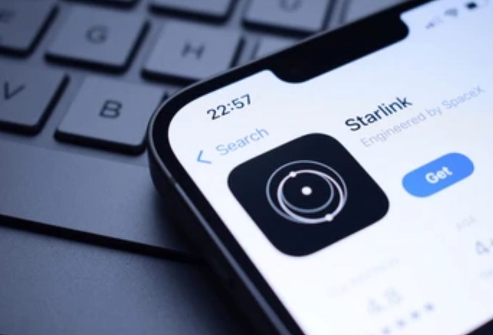 Apple & Starlink dirumorkan lagi PDKT, iPhone di masa depan bisa langsung internetan pakai satelit?