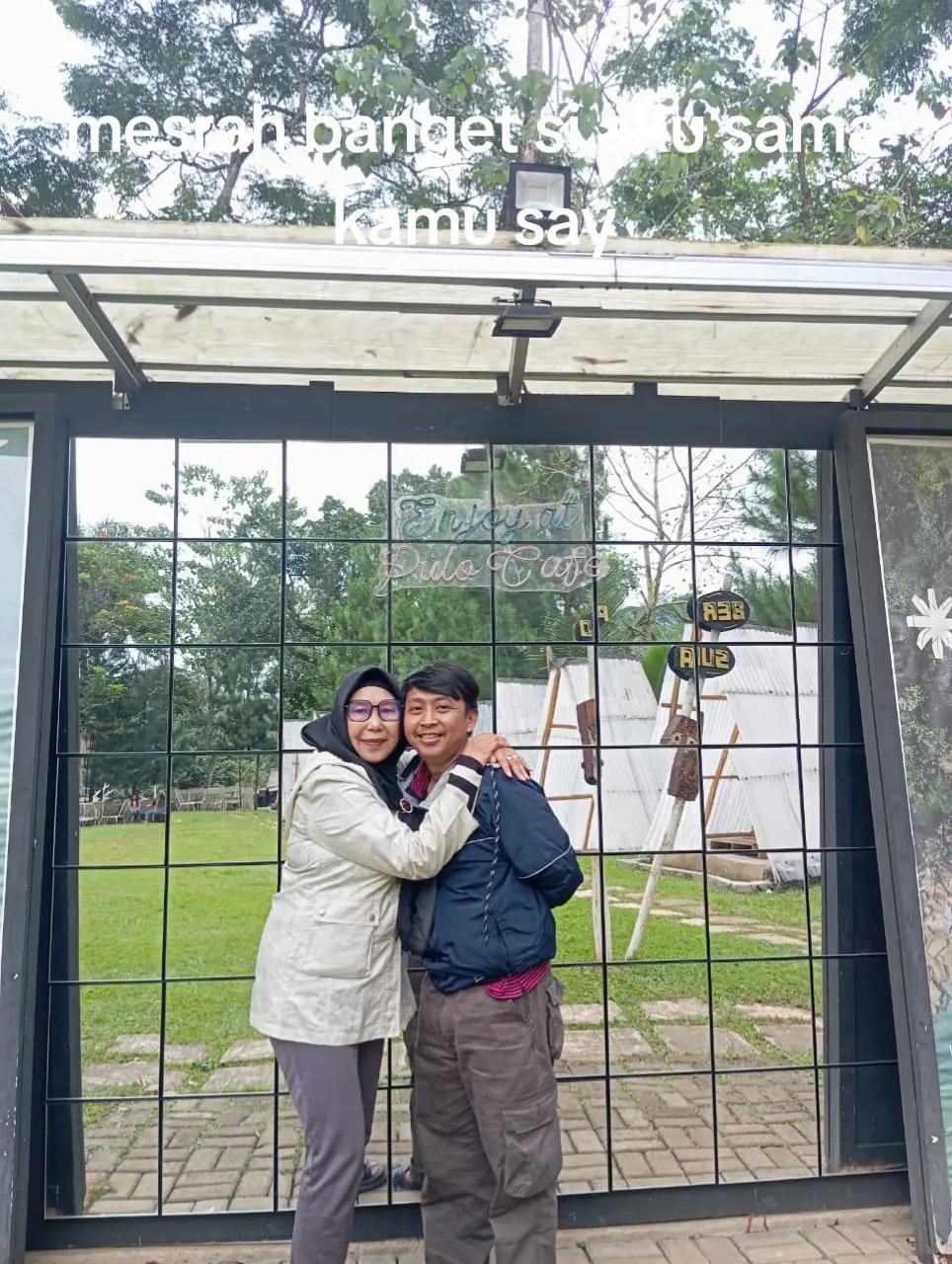 Kenal dari sosmed, pria ini nikahi emak-emak janda 9 anak, beda usia 29 tahun, ini 9 potret mesranya