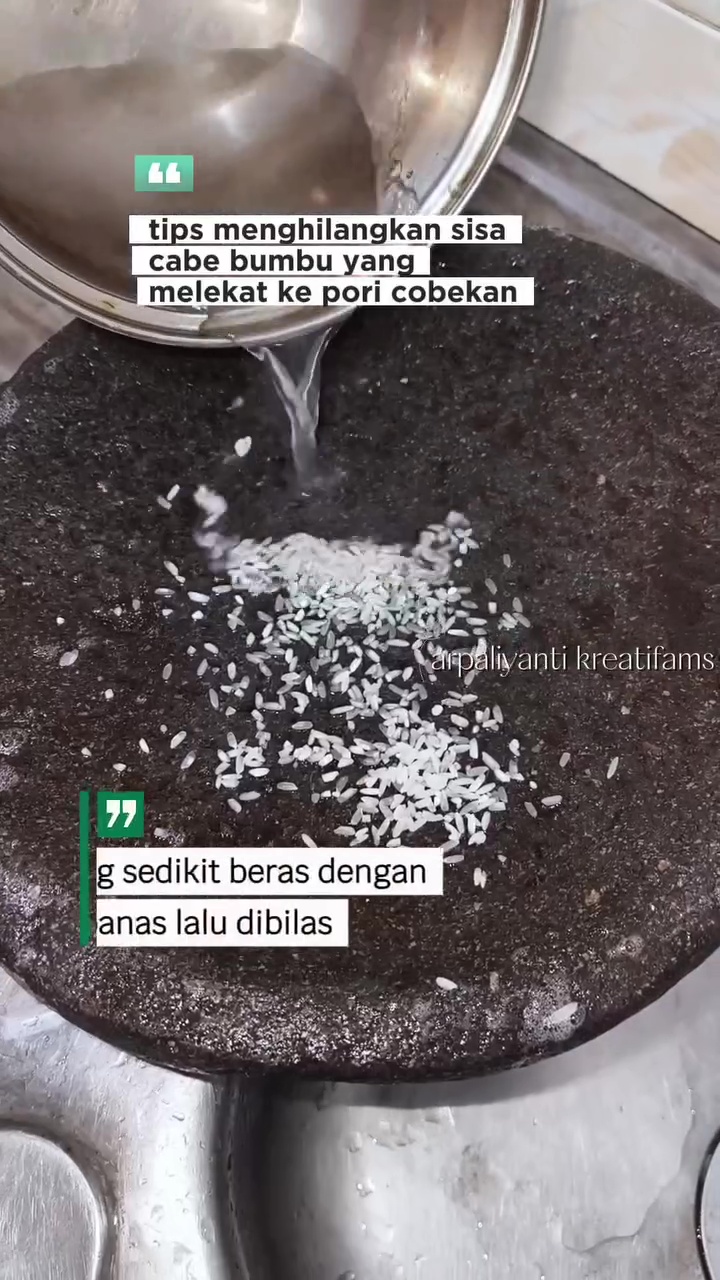 Tak bisa hilang cuma dengan sabun, ini trik jitu mengatasi sisa bumbu cabai yang menempel di cobek